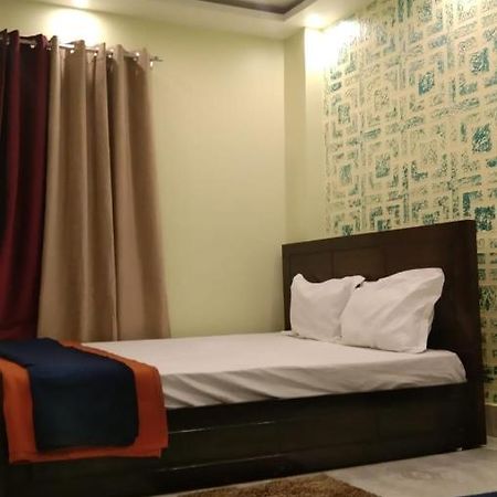 Dubby Indian Hotel Inn ! פורי מראה חיצוני תמונה