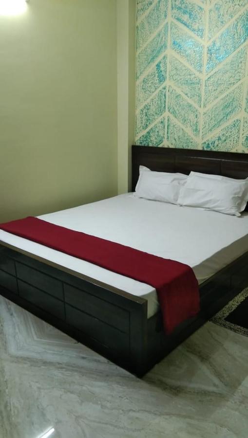Dubby Indian Hotel Inn ! פורי מראה חיצוני תמונה