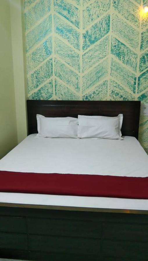 Dubby Indian Hotel Inn ! פורי מראה חיצוני תמונה