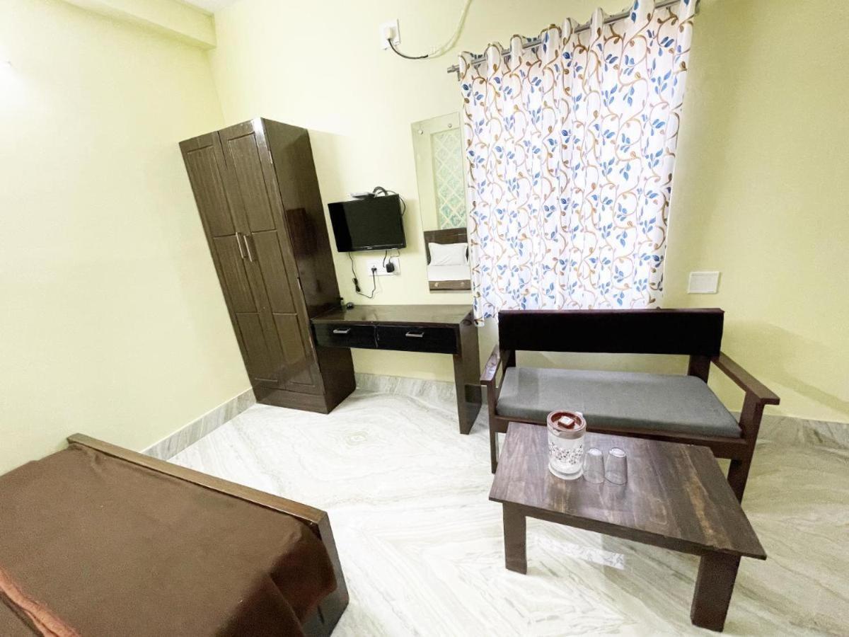 Dubby Indian Hotel Inn ! פורי מראה חיצוני תמונה