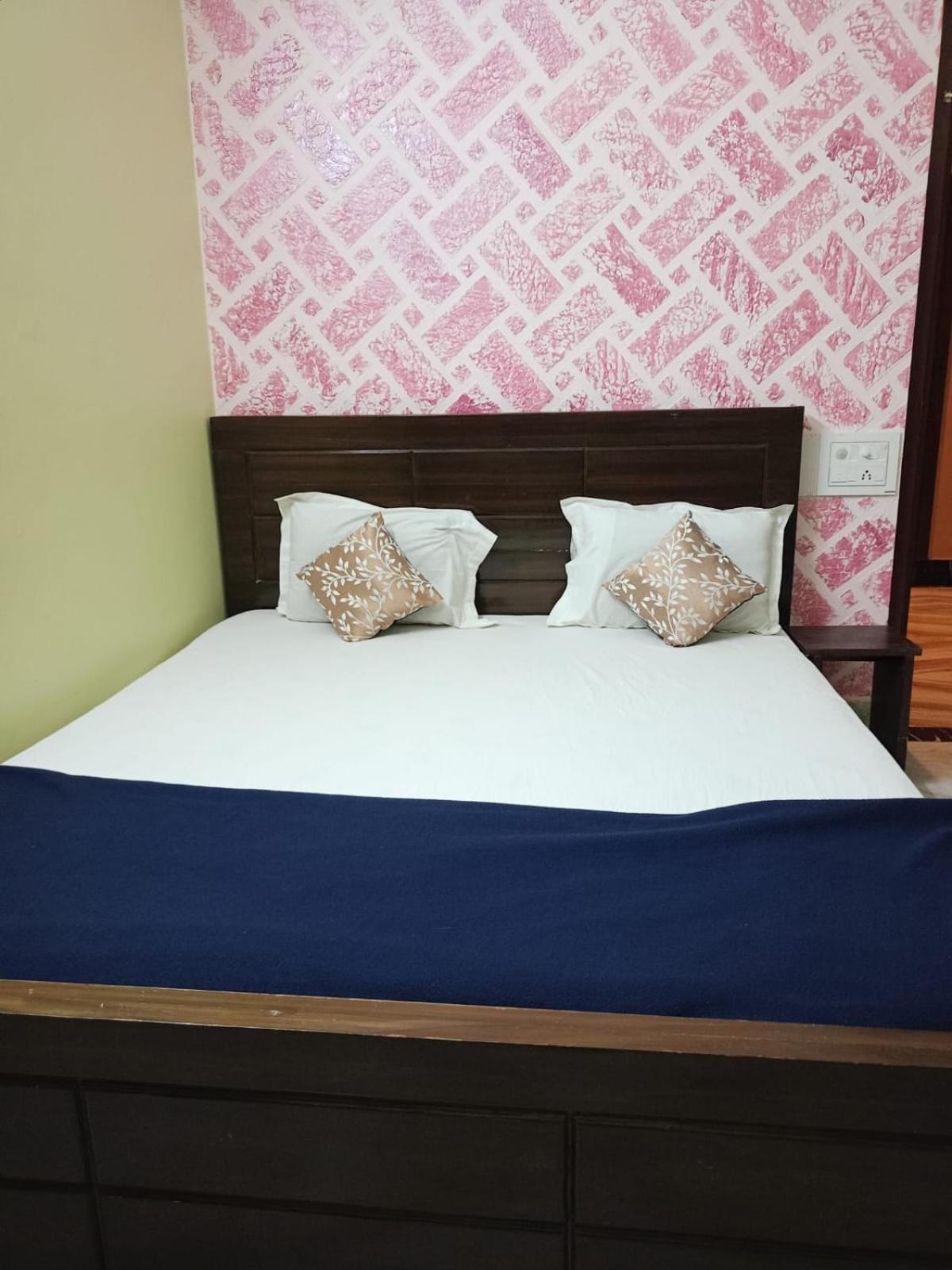 Dubby Indian Hotel Inn ! פורי מראה חיצוני תמונה